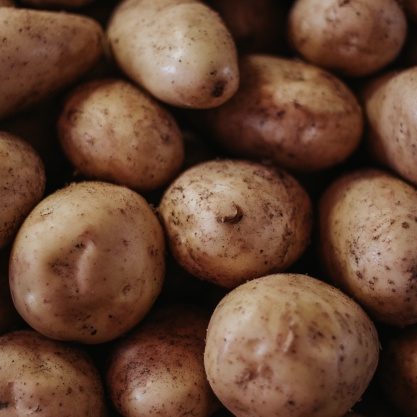 close-up-potatoes_23-2147625901